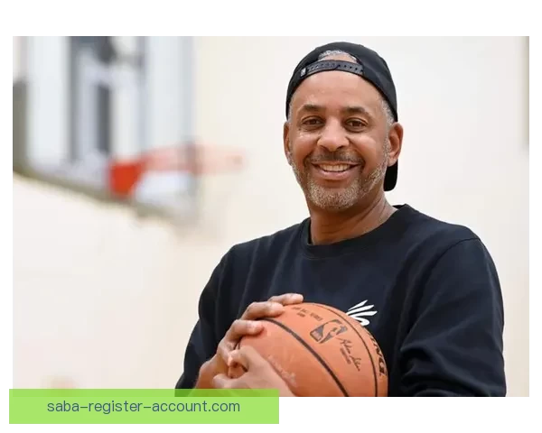 戴尔库里黄蜂30号球衣退役 塞斯发言祝贺父亲成就 戴尔库里黄蜂30号球衣退役 塞斯发言祝贺父亲成就